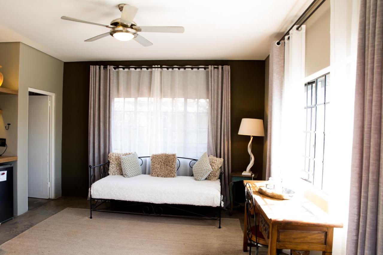 Olive Grove Guesthouse ウィントフーク エクステリア 写真